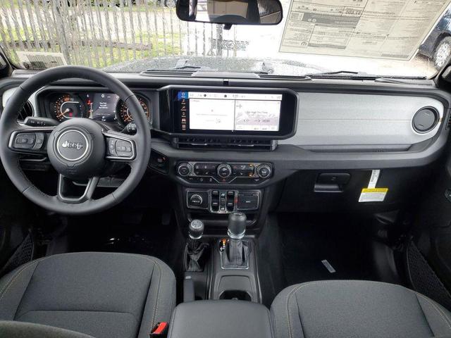 Photo of 2025 Black Clearcoat Jeep Wrangler