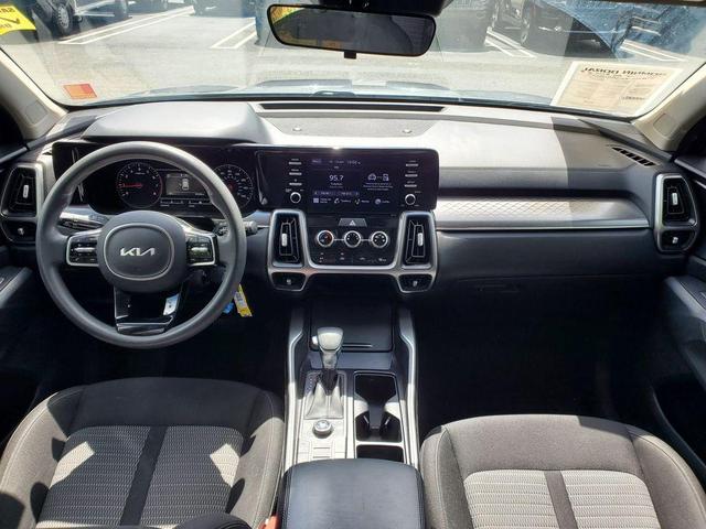 Photo of 2022 Everlasting Silver Kia Sorento
