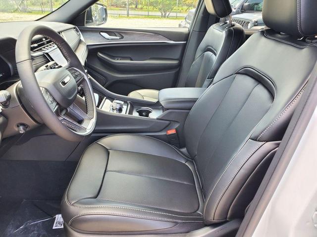 Photo of 2025 Bright White Clearcoat Jeep Grand Cherokee