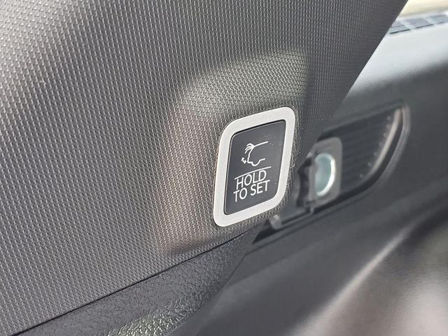 Photo of 2025 Bright White Clearcoat Jeep Grand Cherokee