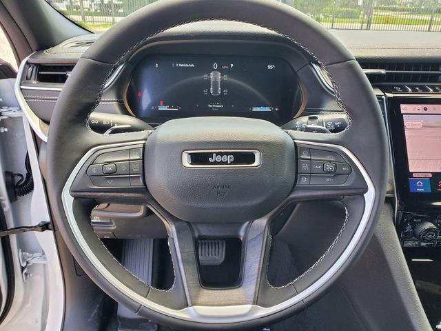 Photo of 2025 Bright White Clearcoat Jeep Grand Cherokee