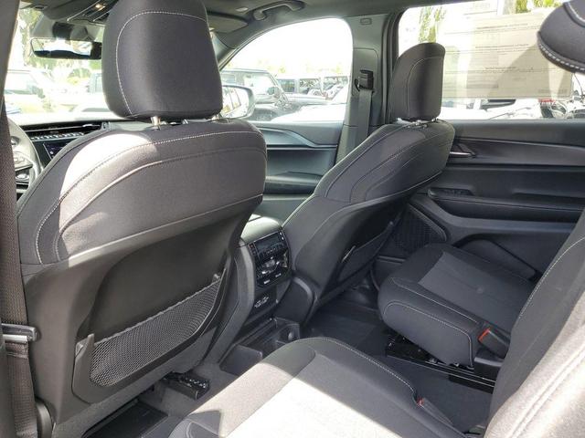 Photo of 2025 Metallic Jeep Grand Cherokee L