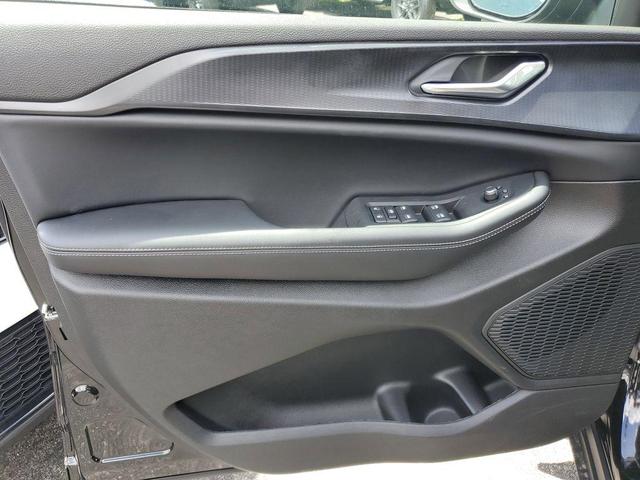 Photo of 2025 Metallic Jeep Grand Cherokee L
