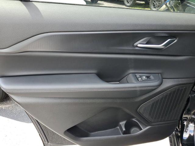 Photo of 2025 Metallic Jeep Grand Cherokee L