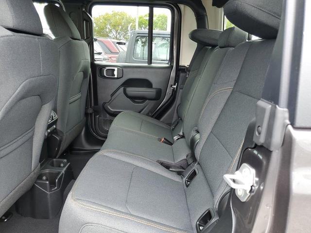 Photo of 2025 Granite Crystal Clearcoat Metallic Jeep Gladiator
