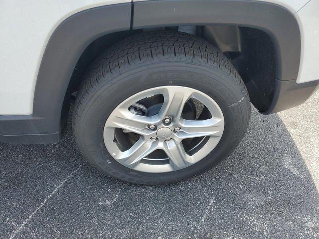 Photo of 2025 Bright White Clearcoat Jeep Compass
