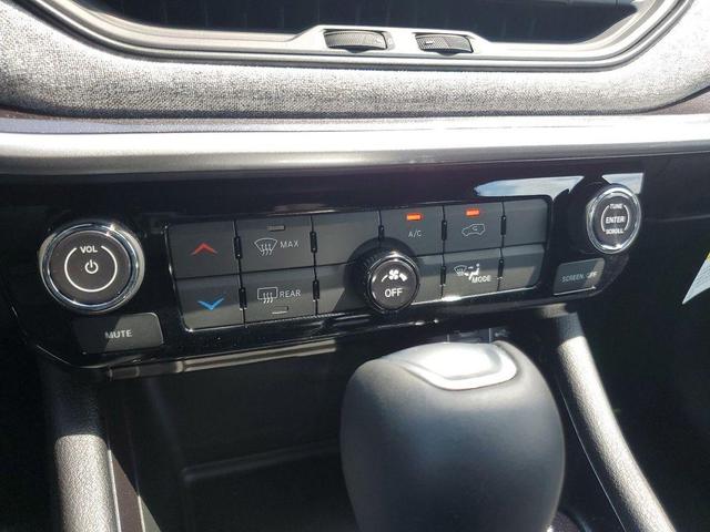Photo of 2025 Bright White Clearcoat Jeep Compass