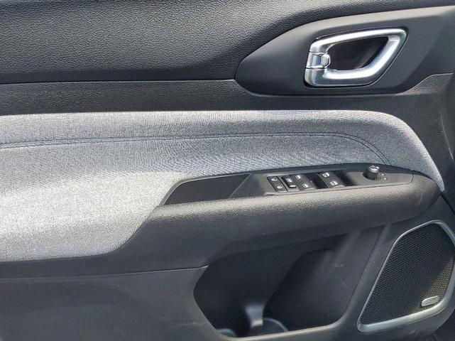 Photo of 2025 Bright White Clearcoat Jeep Compass