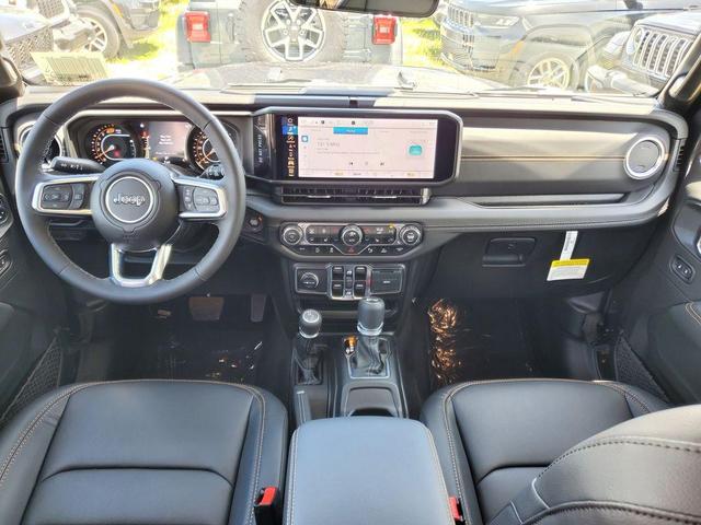 Photo of 2025 Granite Crystal Clearcoat Metallic Jeep Wrangler