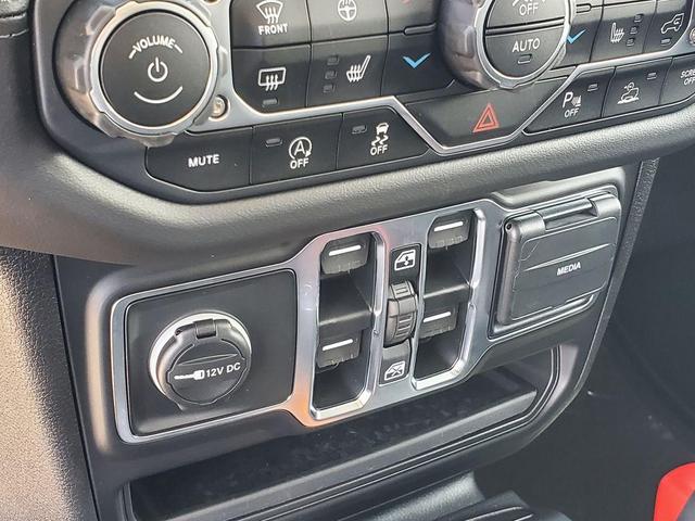 Photo of 2025 Granite Crystal Clearcoat Metallic Jeep Wrangler