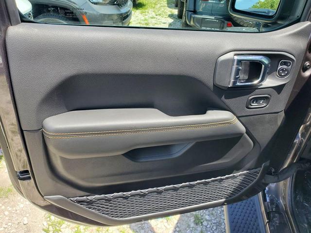 Photo of 2025 Granite Crystal Clearcoat Metallic Jeep Wrangler