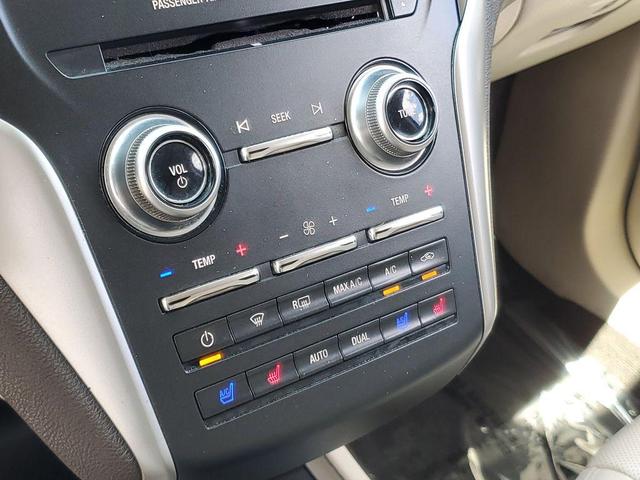 Photo of 2017 White Platinum Lincoln MKC