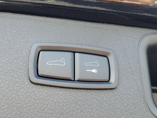 Photo of 2023 Black Porsche Macan