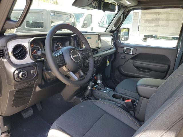 Photo of 2025 Anvil Clearcoat Jeep Wrangler