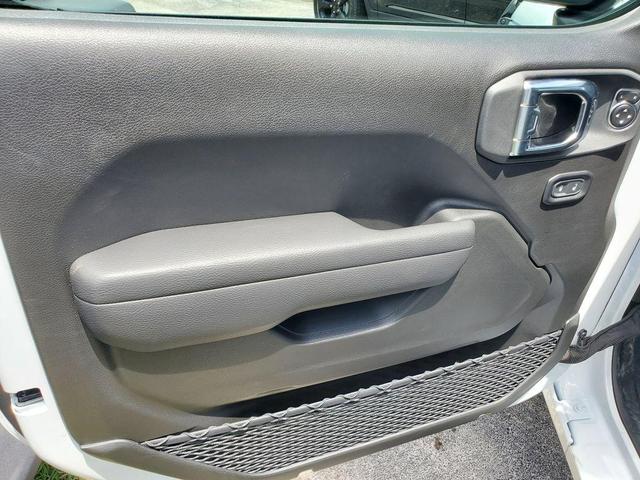 Photo of 2025 Bright White Clearcoat Jeep Wrangler