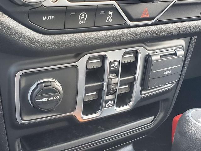 Photo of 2025 Bright White Clearcoat Jeep Wrangler