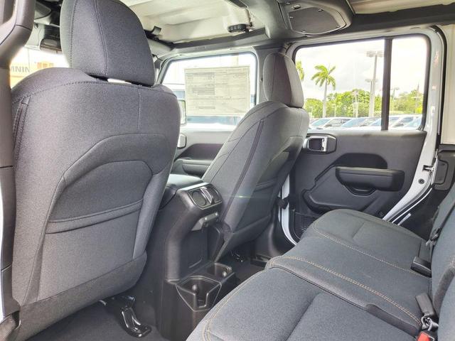 Photo of 2025 Bright White Clearcoat Jeep Wrangler