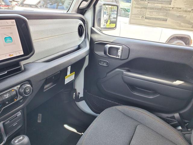 Photo of 2025 Bright White Clearcoat Jeep Wrangler