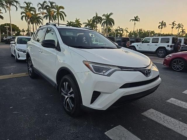 Photo of 2016 Super White Toyota RAV4