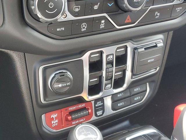 Photo of 2025 Granite Crystal Clearcoat Metallic Jeep Wrangler