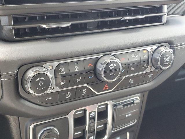 Photo of 2025 Granite Crystal Clearcoat Metallic Jeep Wrangler