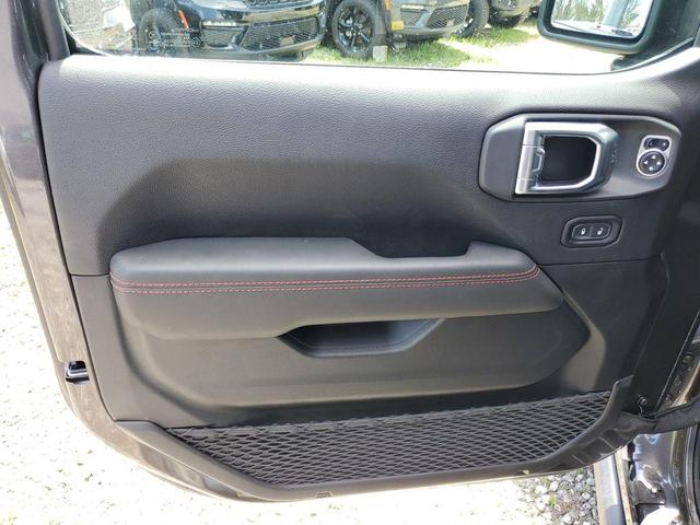 Photo of 2025 Granite Crystal Clearcoat Metallic Jeep Wrangler