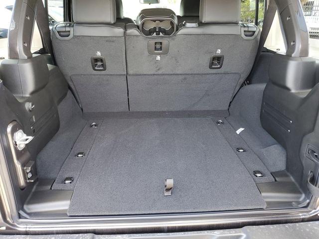 Photo of 2025 Granite Crystal Clearcoat Metallic Jeep Wrangler