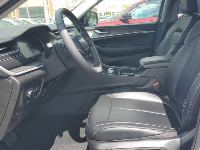 Photo of 2025 Metallic Jeep Grand Cherokee