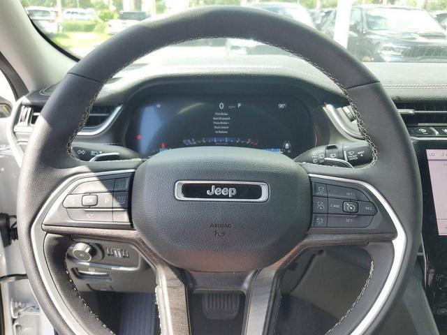 Photo of 2025 Metallic Jeep Grand Cherokee