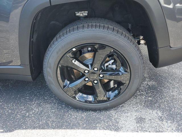 Photo of 2025 Metallic Jeep Grand Cherokee