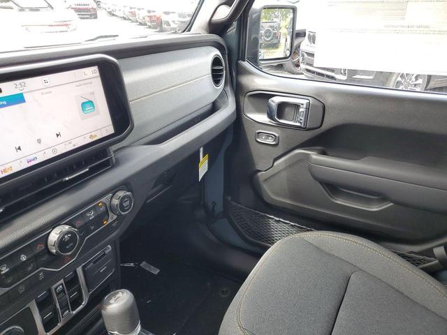 Photo of 2025 Anvil Clearcoat Jeep Wrangler