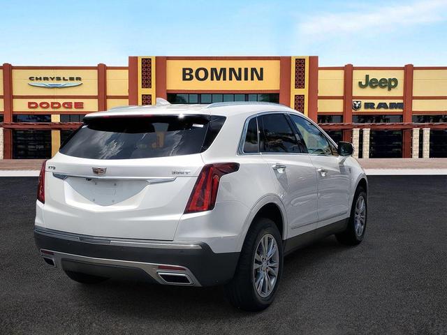 Photo of 2022 Crystal White Tri-Coat Cadillac XT5