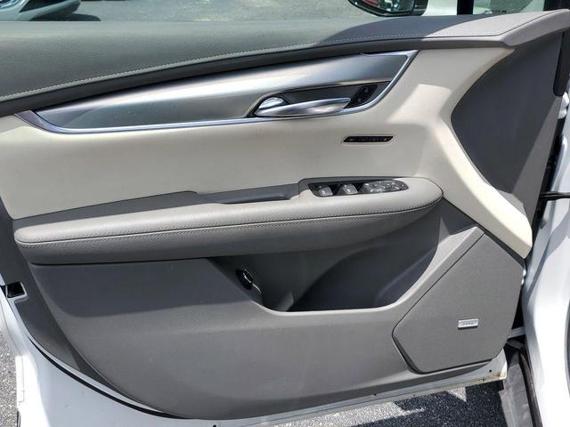 Photo of 2022 Crystal White Tri-Coat Cadillac XT5