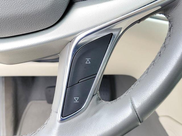 Photo of 2022 Crystal White Tri-Coat Cadillac XT5