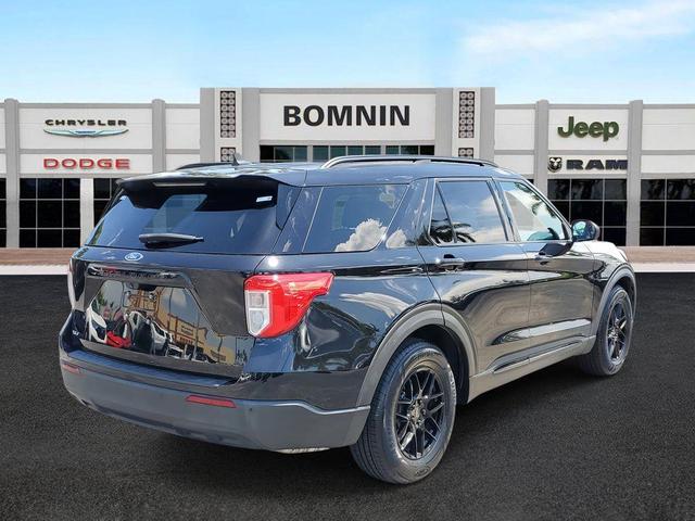 Photo of 2021 Black Metallic Ford Explorer
