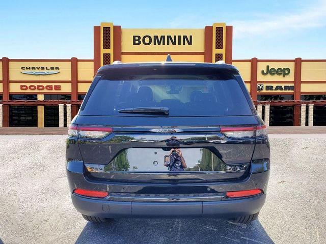 Photo of 2025 Diamond Black Jeep Grand Cherokee