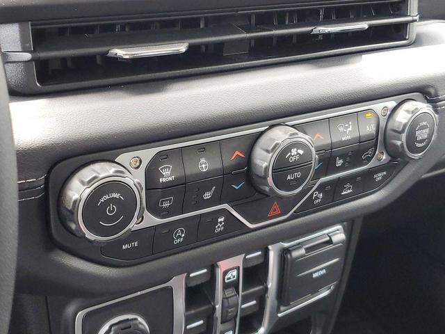 Photo of 2025 Black Clearcoat Jeep Wrangler