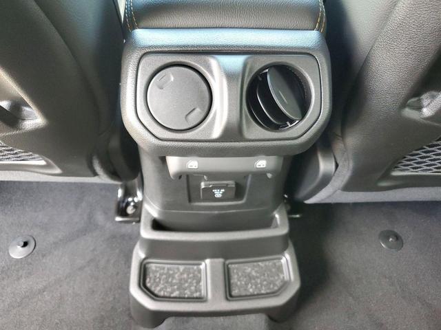 Photo of 2025 Bright White Clearcoat Jeep Wrangler