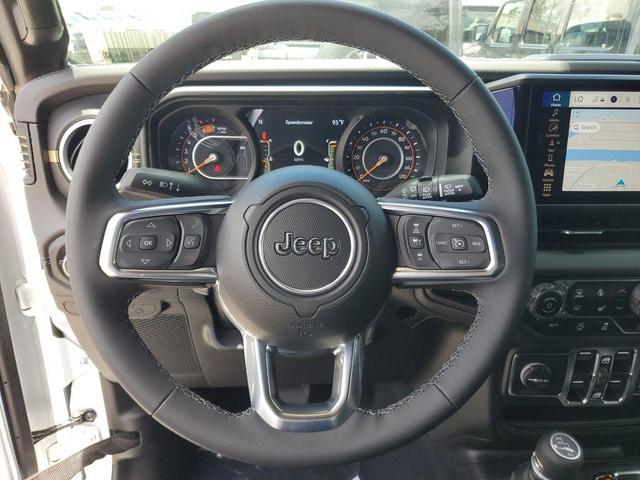 Photo of 2025 Bright White Clearcoat Jeep Wrangler