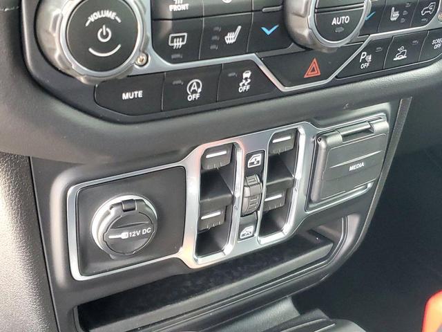 Photo of 2025 Bright White Clearcoat Jeep Wrangler