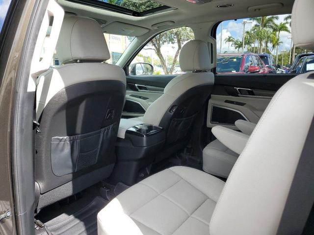 Photo of 2022 Dark Moss Kia Telluride