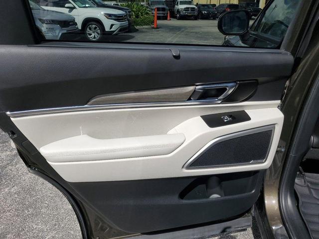 Photo of 2022 Dark Moss Kia Telluride