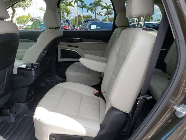 Photo of 2022 Dark Moss Kia Telluride