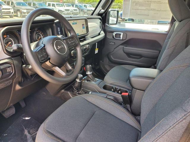 Photo of 2025 Black Clearcoat Jeep Wrangler