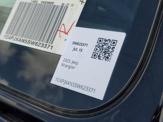 Photo of 2025 Black Clearcoat Jeep Wrangler