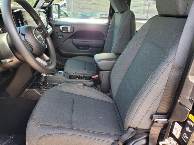 Photo of 2025 Black Clearcoat Jeep Wrangler