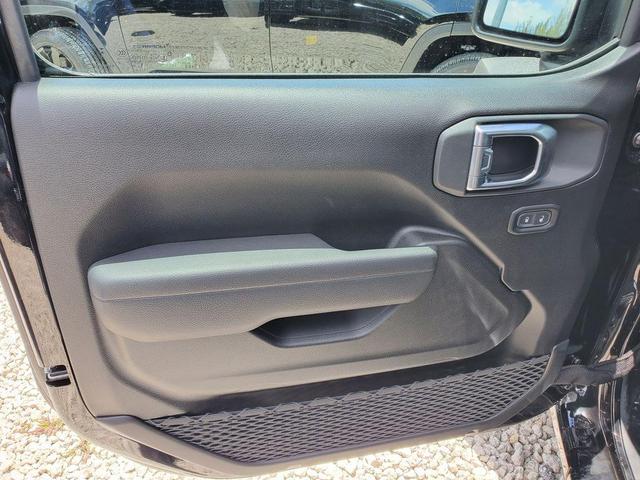 Photo of 2025 Black Clearcoat Jeep Wrangler