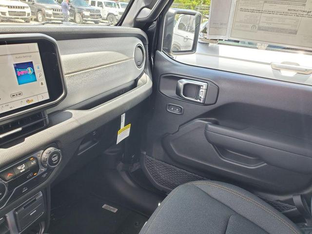 Photo of 2025 Black Clearcoat Jeep Wrangler