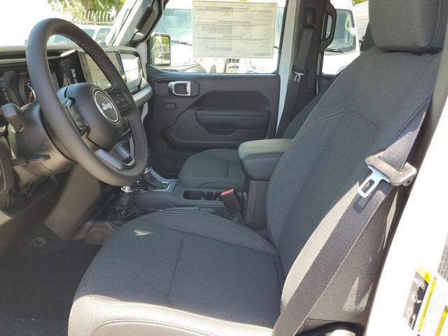 Photo of 2025 Bright White Clearcoat Jeep Wrangler