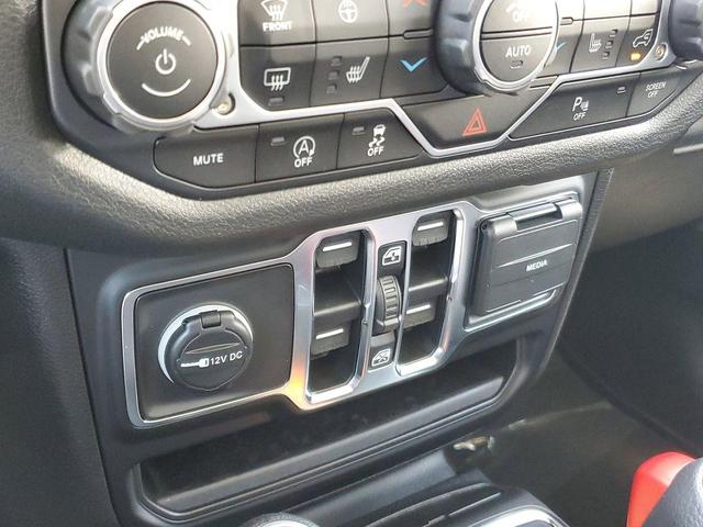 Photo of 2025 Bright White Clearcoat Jeep Wrangler